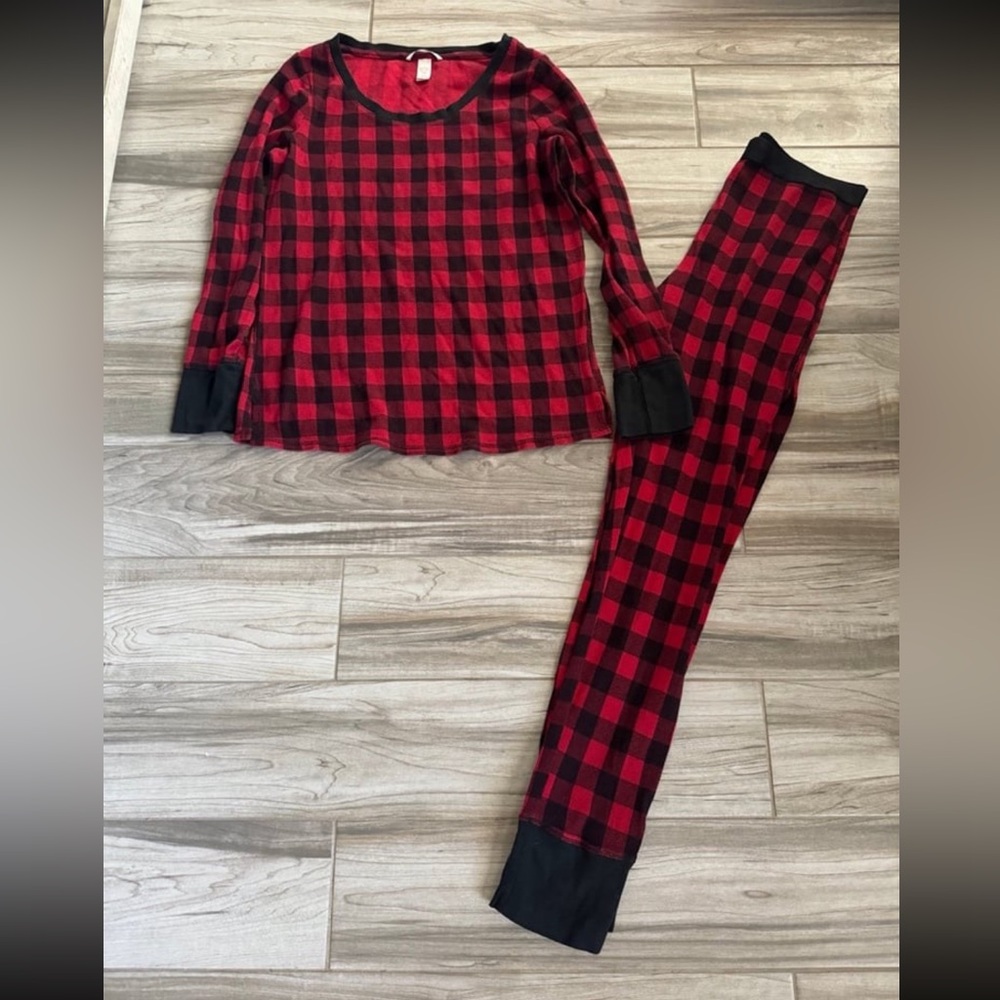 Victoria's Secret
Buffalo red black plaid pajamas pjs long John Jane large set